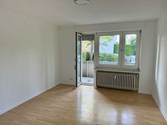 Helle, frisch renovierte, WG-geeignete 3-Zimmer-Wohnung mit EBK, Balkon und großem Keller