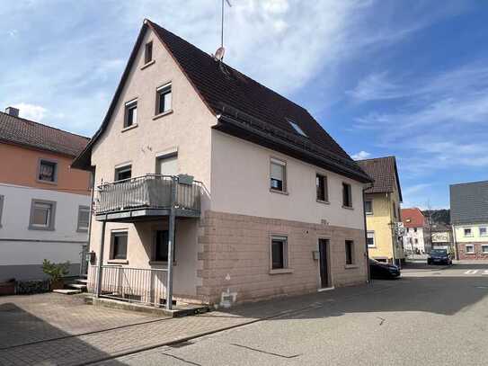 Zweifamilienhaus mit Scheune und großem Grundstück in Reichartshausen
