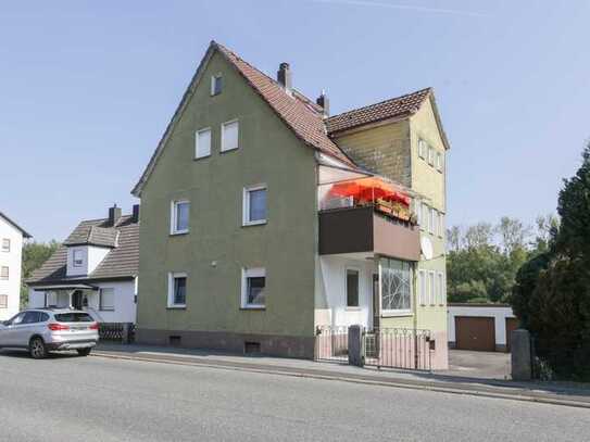 Dreifamilienhaus mit Garagen und großem Garten