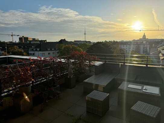 Lichtdurchflutete Dachterrassen-Wohnung zentral in den Quadraten