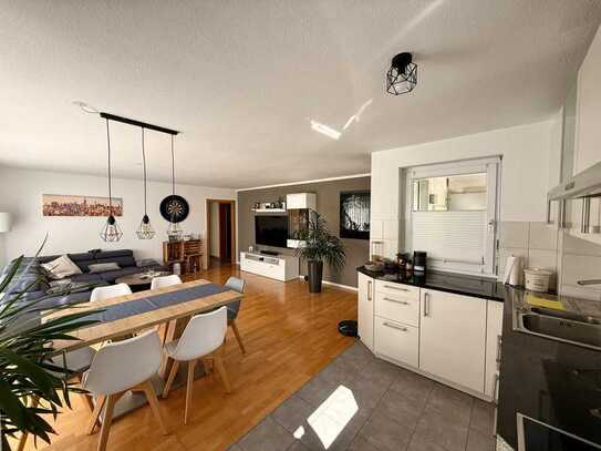 Helle 2-Zimmer Eck-Wohnung (68qm) mit Balkon und TG-Stellplatz im Zentrum von Fellbach-Schmiden