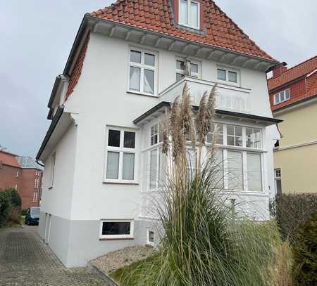 Helle 2-Zimmer-Souterrain-Wohnung in Jugendstil-Villa Lübeck-Travemünde