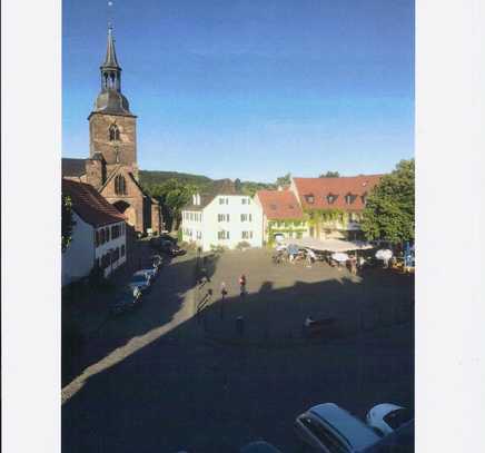 Attraktive helle Büroetage in besonderer Lage am Marktplatz St. Arnual von Privat zu vermieten.