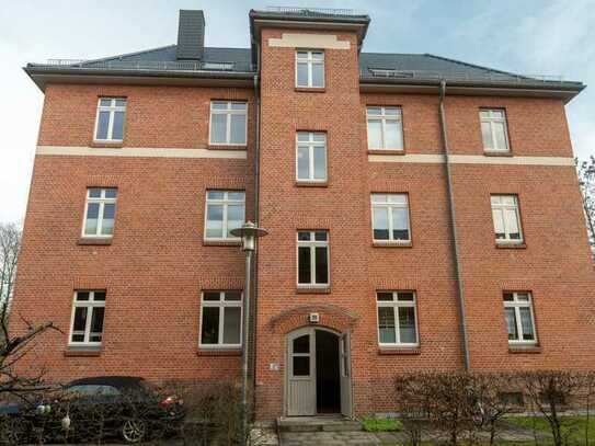 PROVISIONSFREI ! Attraktive gepflegte 2-Zimmer-Wohnung gehobener Ausstattung mit Balkon in Potsdam.