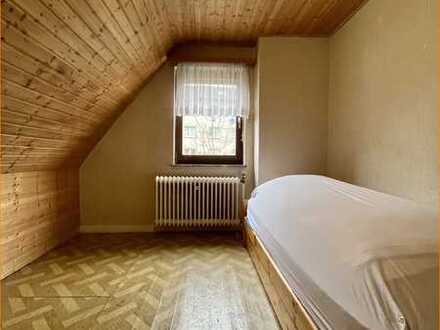 Handwerker aufgepasst! Sanierungsbedürftiges Einfamilienhaus mit großem Grundstück!