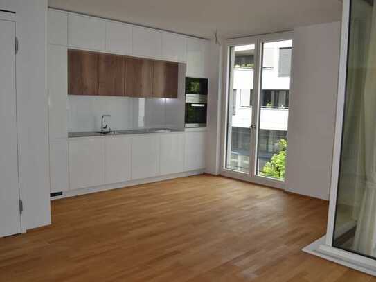 Exklusive, helle und hochwertige zwei Zimmer Wohnung mit EBK und Balkon in Stuttgart, Nord