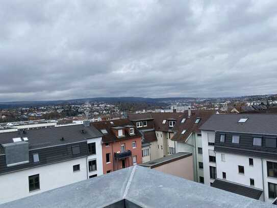 Tolle 2-Zimmer- Penthouse Wohnung mit Einbauküche in Bahnhofsnähe