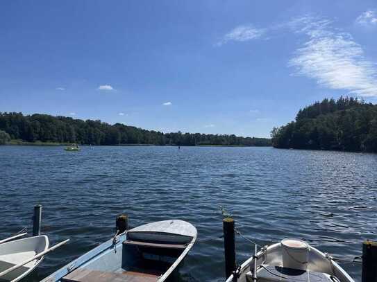 Ein Haus am See mit Seezugang und Bootssteg...