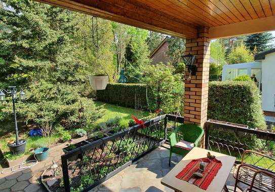 Sanierter Bungalow mit Home Office Nebengelass im Erstbezug auf sonnigem Grundstück am Waldrand