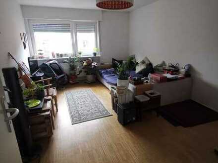 Komplett sanierte Altbauwohnung im 2. OG mit Dielenböden & Balkon! Tiefgaragenstellplatz auf Anfrage