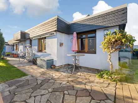 Bungalow mit Wintergarten in begehrter & ruhiger Wohngegend in Feldrandlage!