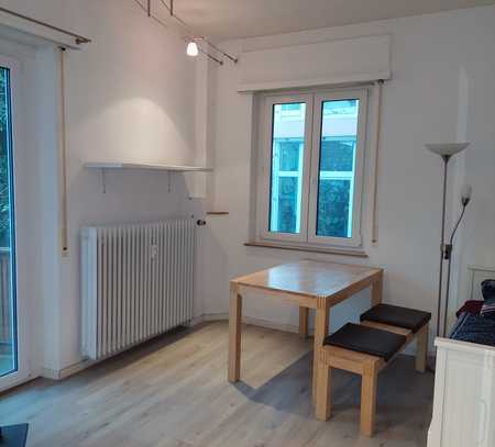 Nette 1-Zimmer-Wohnung mit Balkon, Loggia und Küchenzeile in Stuttgart