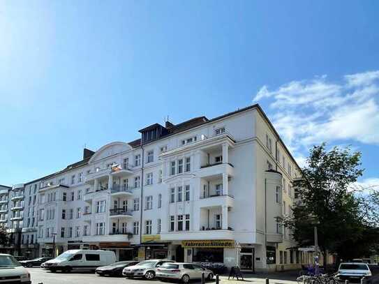 Bezugsfreie, helle 
Altbauwohnung mit Balkon
im schönen Prenzlauer Berg
-Fernwärme-