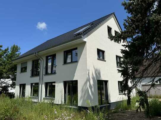 Doppelhaushälfte in Mahlsdorf mit Ausbaureserve.