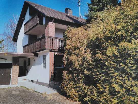 Einfamilien-Wohnhaus mit Garage und Garten