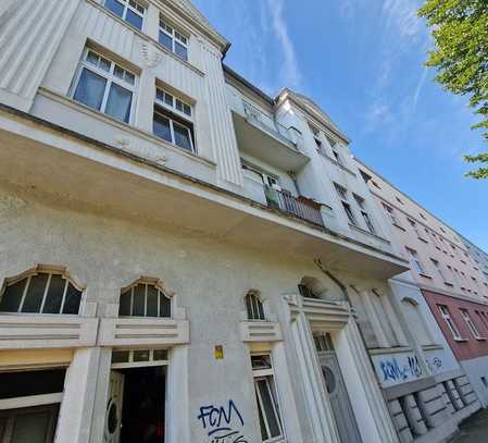 Renovierte Altbauwohnung in Stadtfeld Ost, mit Balkon und Tageslichtbad!