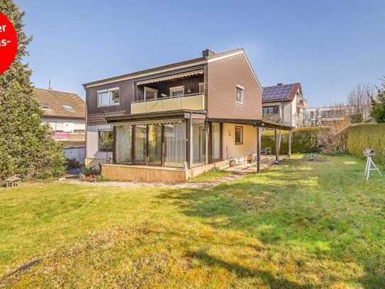Charmantes Einfamilienhaus in idyllischer Lage, eingebettet auf einem großzügigen Grundstück.