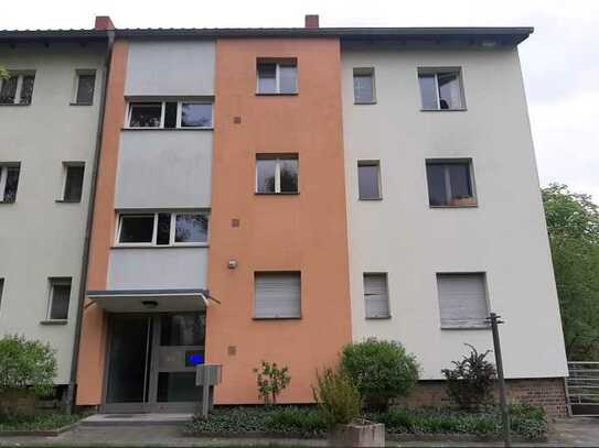 Stilvolle, gepflegte 2-Zimmer-EG-Wohnung mit Balkon in Berlin Steglitz