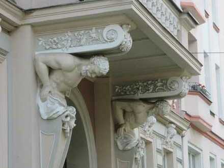 Denkmal, reichverzierte Fassade, saniert 2009 gehoben zentral