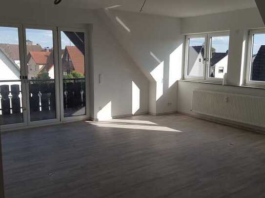 Lichtdurchflutete DG-Wohnung mit neuer, moderner Einbauküche