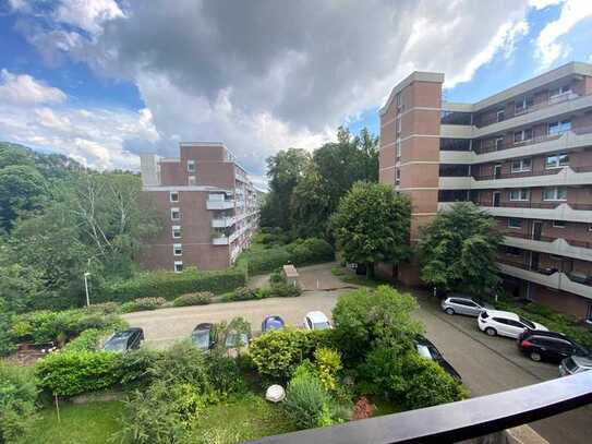 Erstbezug nach Sanierung: 2-Raum-Wohnung mit gehobener Innenausstattung mit großem Balkon, TG