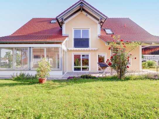 Modernes Mehrfamilienhaus in zentraler ruhiger Lage von Pürgen