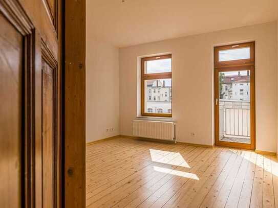 Viel Licht & Platz: 2-Zimmer-Altbauwohnung mit Ost-Balkon