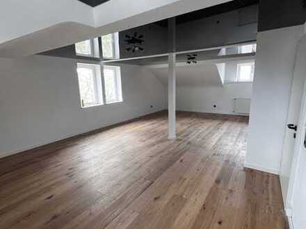 Erstbezug nach Sanierung: ansprechende 2-Zimmer-Dachgeschosswohnung mit EBK in Deidesheim