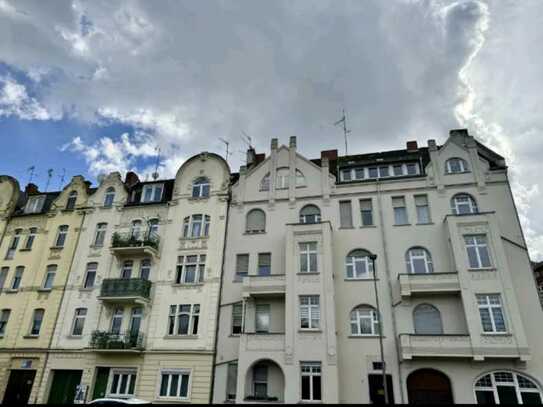 Frisch sanierte 2-Zimmer-Wohung mit Balkon
in der Nähe von Schlosspark Biebrich