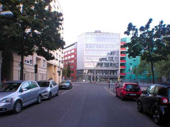 Barrierefreier Tiefgaragenparkplatz - nahe Axel Springer Verlag - Elektroanschluss möglich