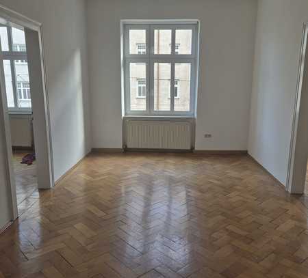 Schöne, 3,5-Zimmer-Altbau-Wohnung