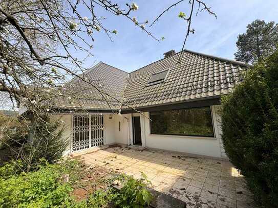 Großzügiger Bungalow auf Grundstück mit altem Baumbestand