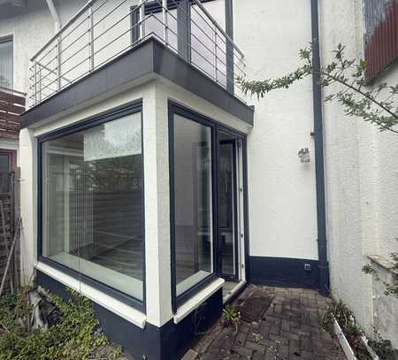 Erstbezug nach Sanierung: freundliches 4-Zimmer-Haus mit Einbauküche in Norderstedt