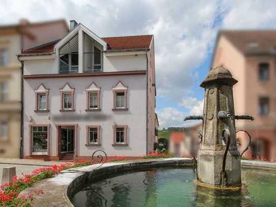 Exklusives Wohnen auf zwei Ebenen: lichtdurchflutete Maisonettewohnung in Geisa