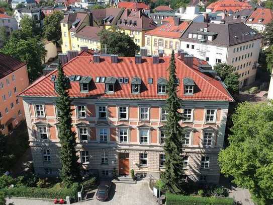 großzügige Büroräume in einem denkmalgeschützen Altbau in der Lessingstraße