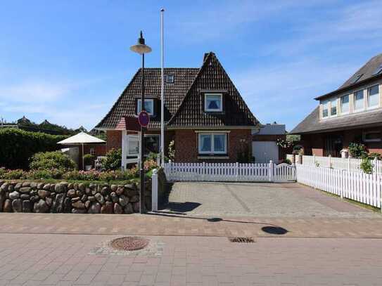 Wohntraum in Hörnum/Sylt: Freistehendes Ein-/Zweifamilienhaus mit ca. 294 qm Wohn- und Nutzfläche