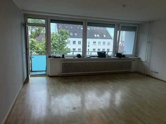 Helle 1- Zimmerwohnung mit Loggia und Einbauküche in Karlsruhe
