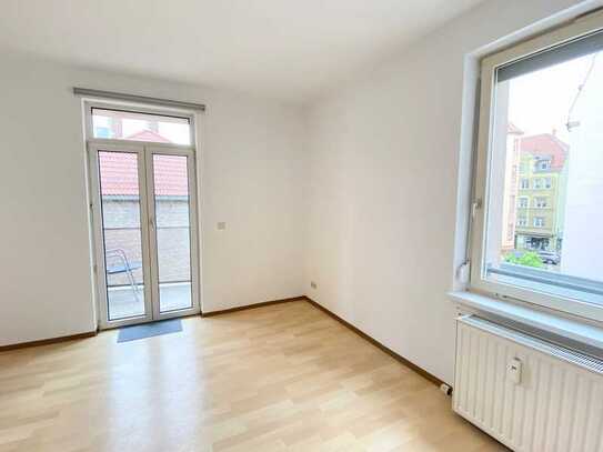 ***Reserviert*** Helle 1,5 Zimmer Altbauwohnung - top zentral mit Balkon