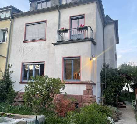 ! Weitere Bilder folgen! Neu sanierte 3-Zimmer-DG-Wohnung in Frankfurt Sachsenhausen - Süd