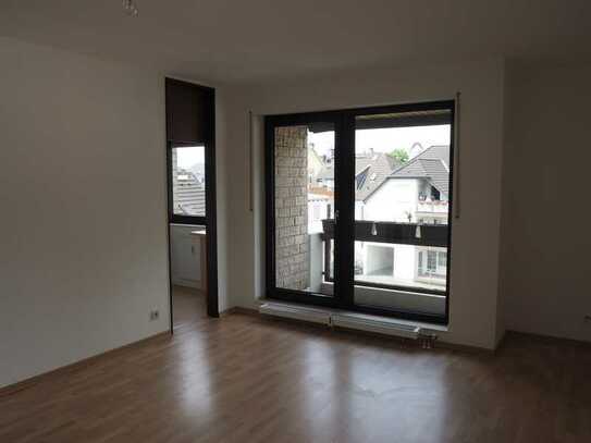 Schönes Studio-Appartement mit Balkon in zentraler u. ruhiger Lage