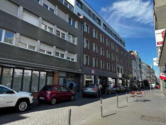 Helle Zwei-Zimmer Dachgeschosswohnung mit Balkon im Kölschen Veedel puur