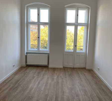 Modernisiert mit Balkon, Einbauküche und Wannenbad