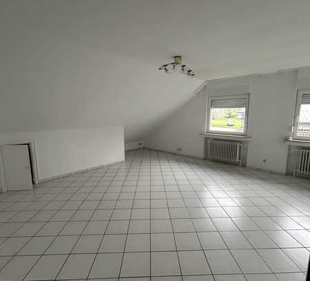 Helle 3-Zimmer-Dachgeschosswohnung mit ca. 80 m² und Kellerraum in Warstein