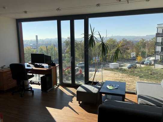 gehobenes Apartment mit heller Fensterfront, gut Isoliert