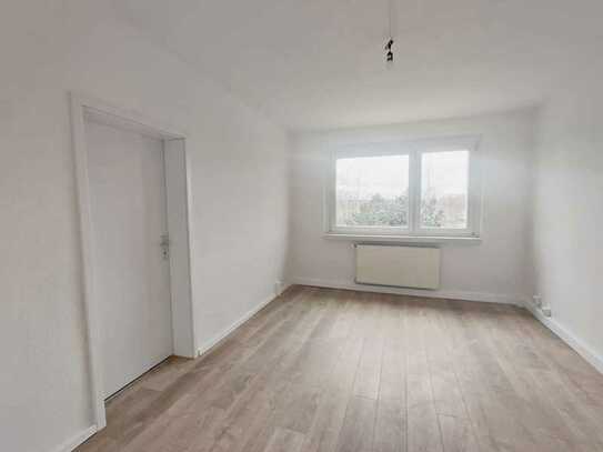 Erstbezug nach Sanierung - 2-Raumwohnung + Tageslichtbad + Laminat + EBK-Option!!!