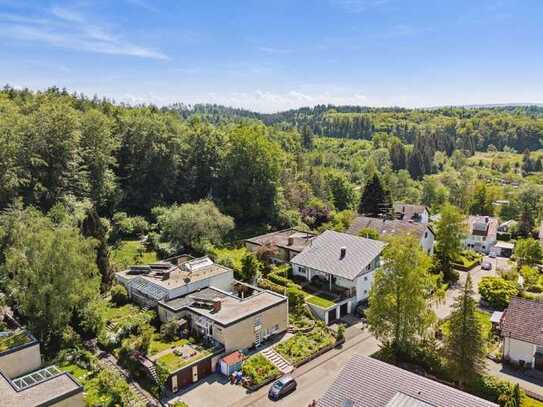 Rohdiamant in Dettingen/Konstanz: Modernisierter Bungalow in exponierter Waldrandlage