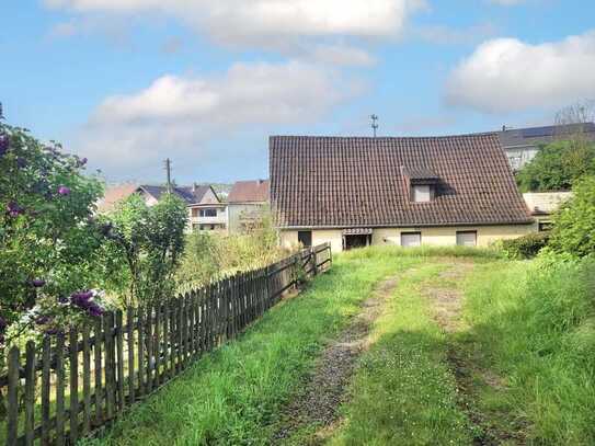 Sanierungsbed. Einfamilienhaus mit tollem Garten und Ausbaupotential in Meckesheim-Mönchzell