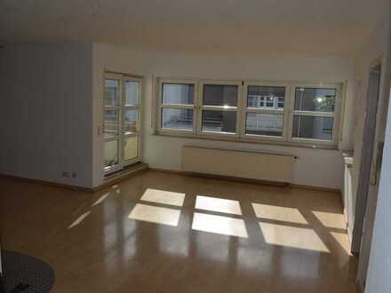 Schön, gepflegte 4,5-Zimmer-Maisonette-Wohnung mit Balkon und EBK in Aidlingen