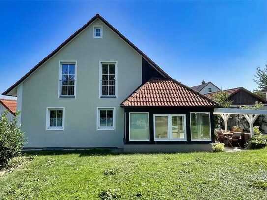 Gut geschnittenes Einfamilienhaus in ruhiger Ortsrandlage mit toller Aussicht