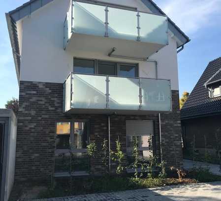 Schöne 3-Zimmer-DG-Wohnung mit gehobener Innenausstattung mit Balkon in Grefrath